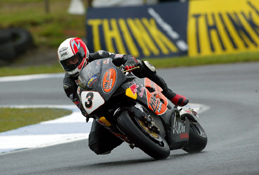 CBR1000RRWを駆るルターは後半戦も着実に上位に食い込み、最終戦までタイトルを争った
