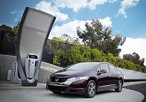 次世代ソーラー水素ステーションと 燃料電池電気自動車「FCXクラリティ」 次世代ソーラー水素ステーションと 燃料電池電気自動車「FCXクラリティ」
