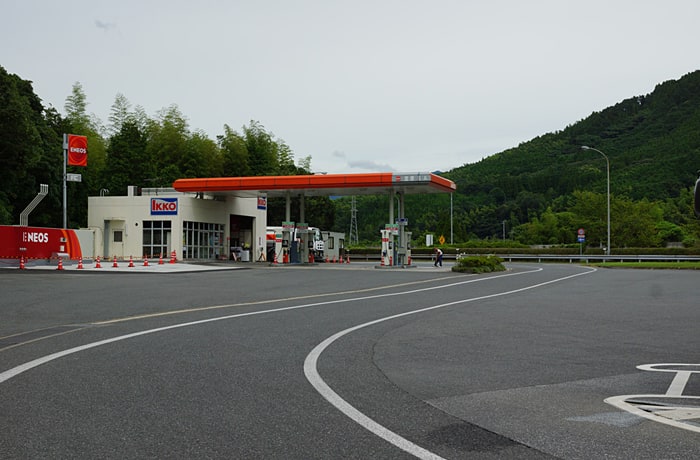 ガソリンスタンドがあります。