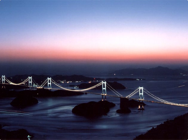 来島海峡大橋の夕景。