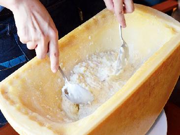 イタリア産のグラナパダーノで作るチーズリゾット1,490円