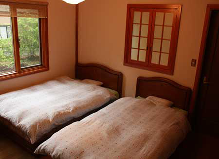 ベッドルームは全部で2つ。家族やグループでの宿泊にも対応！