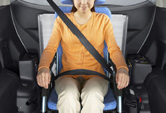 車いす乗員専用3点式シートベルトを装備。