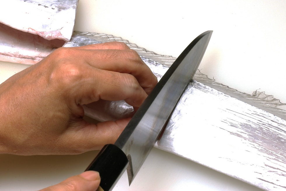 作る料理に適した大きさの筒切りに切り分ける。