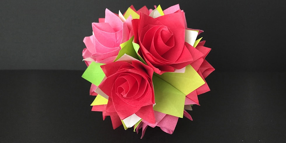 折り紙でバラのブーケを作ってみよう。