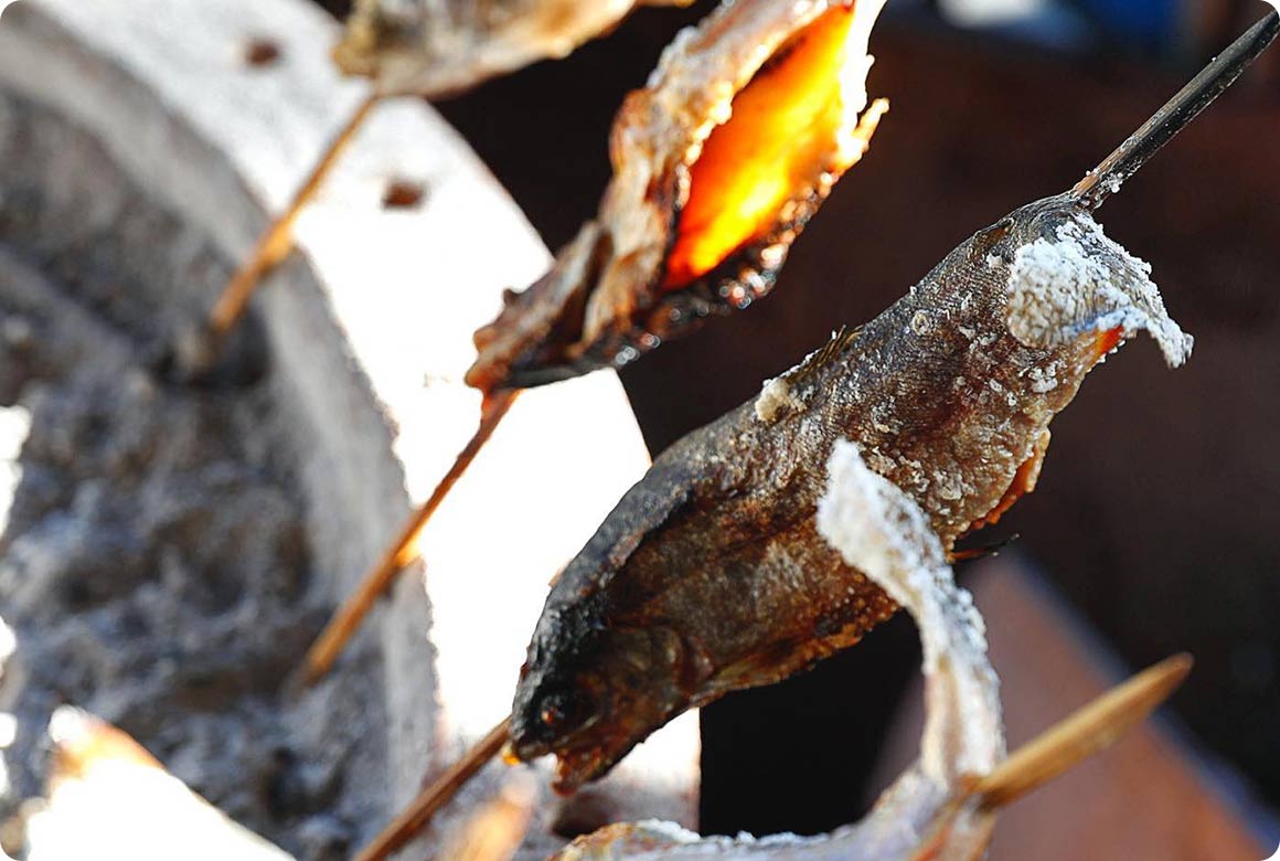釣り堀で釣れるニジマスは良質な肉質の「頂鱒（イタダキマス）」。塩焼きで食べると絶品です