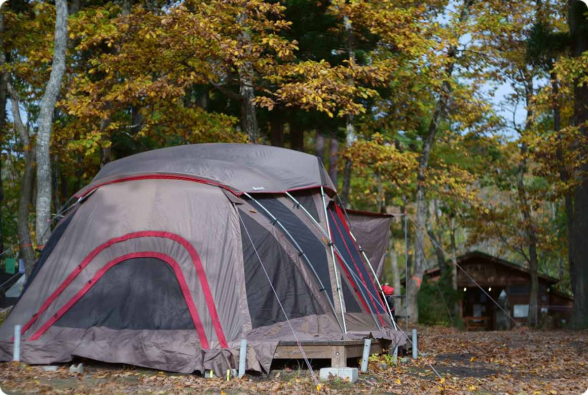 テントや寝袋、マットなど必要なものがすべて揃えられた「手ぶらキャンプセット」は、初心者におすすめ