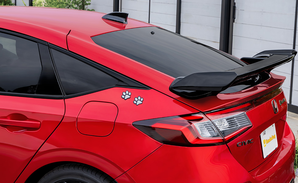 リアクォーターガラスの近くに装着したときのイメージ。