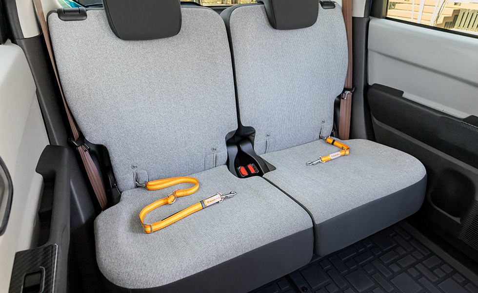 Mサイズ（左）、Sサイズ（右）を装着したときのイメージ。