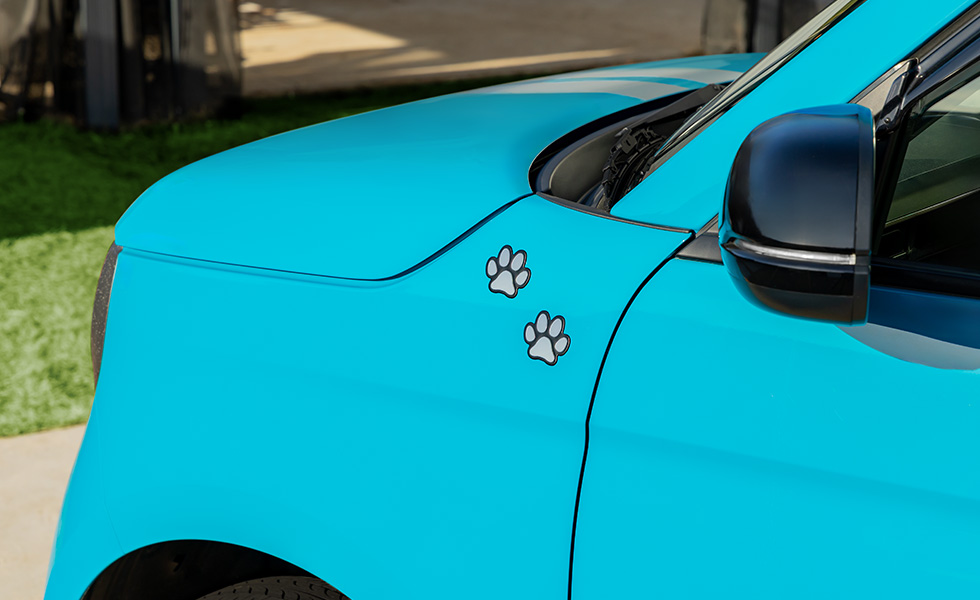 ドアミラーの近くに装着したときのイメージ。