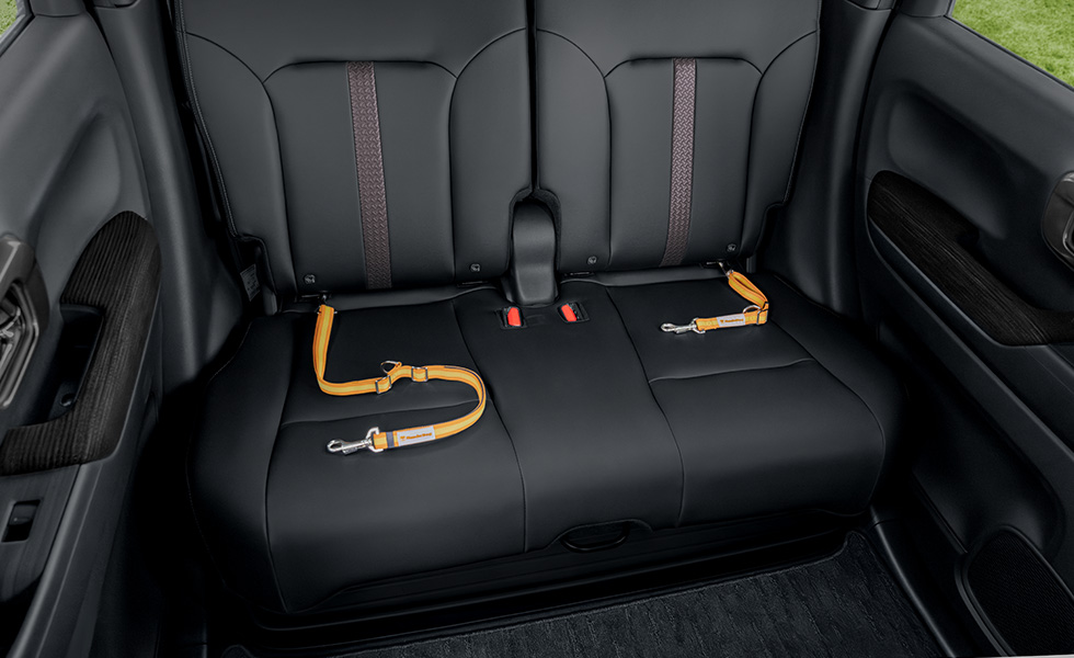 Mサイズ（左）、Sサイズ（右）を装着したときのイメージ。