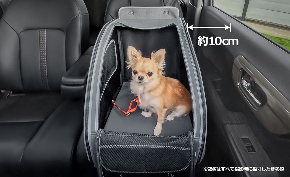 助手席に装着したときのドアとのスペース。