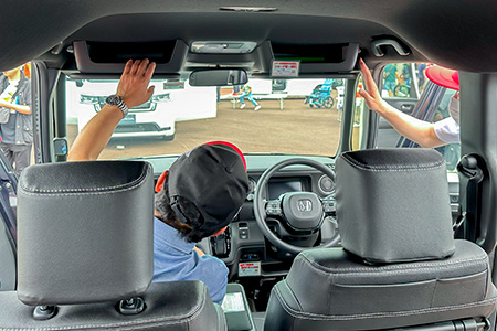 車両に乗りこんで体験できる！