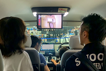 クルマに乗り込んでHonda純正アクセサリーを体験できる！