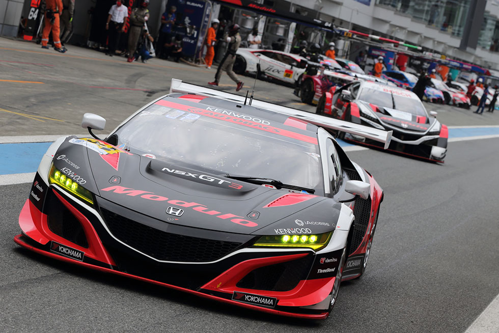 #34 Modulo KENWOOD NSX GT3(手前)、#64 Modulo NSX-GT(奥)