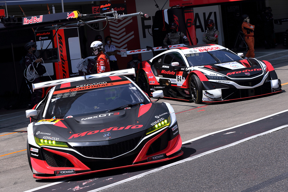 #34 Modulo KENWOOD NSX GT3(左)、#64 Modulo NSX-GT(右)