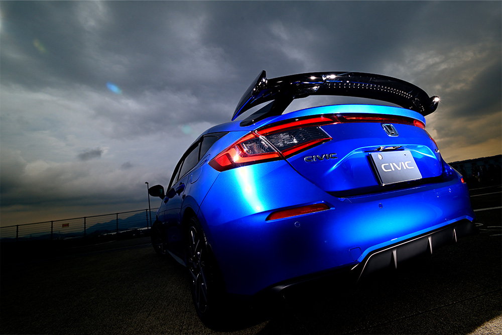 CIVIC e：HEV 純正アクセサリー＋「テールゲートスポイラー(ウイングタイプ)」装着車