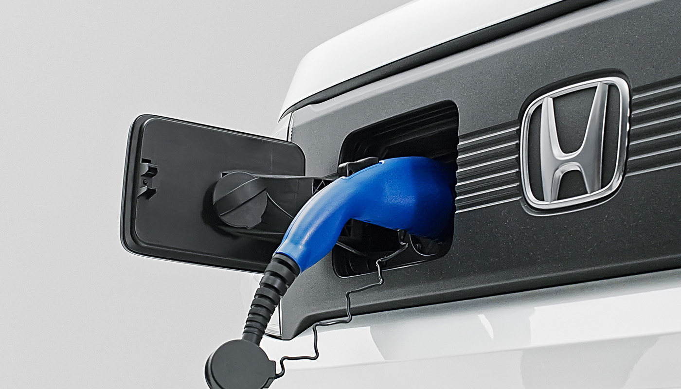 充電ケーブル/100V充電用アダプター|充電・給電|N-VAN e:|Honda Access|Honda公式サイト 充電ケーブル/100V充電用アダプター|充電・給電|N-VAN e:|Honda Access|Honda公式サイト