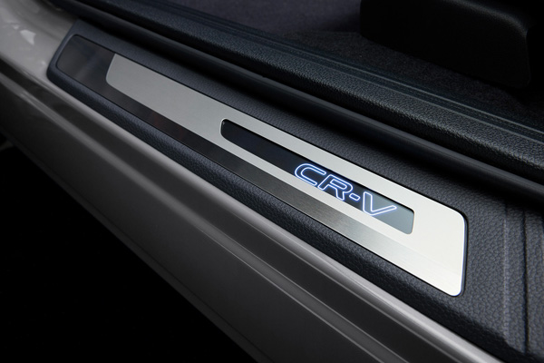 Honda�V�^�uCR-V�v�p�����A�N�Z�T���[�𔭔�