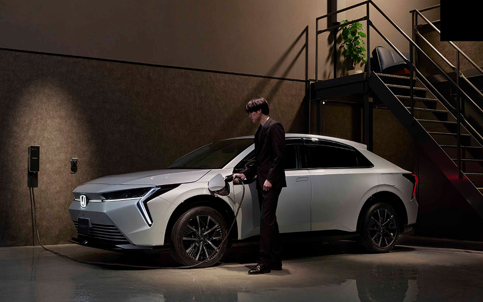 �V�^�uINSIGHT�v�����A�N�Z�T���[�uHonda EV Charger�v�ł̏[�d�C���[�W