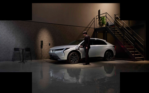 Honda�V�^��pEV�uINSIGHT�v�p�����A�N�Z�T���[�𔭔�