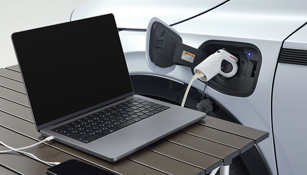 Honda�V�^��pEV�uINSIGHT�v�p�����A�N�Z�T���[�𔭔�