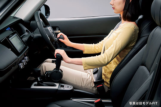�葫�̕s���R�ȕ��̉^�]���x����Honda FIT�p�^�]�⏕���u�uHonda�E�e�b�N�}�`�b�N�V�X�e���v���ꕔ���� �`�}���`�r���[�J�����V�X�e���iMVCS�j�����Ԃւ̓K�p���g��`
