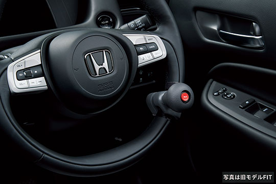 �葫�̕s���R�ȕ��̉^�]���x����Honda FIT�p�^�]�⏕���u�uHonda�E�e�b�N�}�`�b�N�V�X�e���v���ꕔ���� �`�}���`�r���[�J�����V�X�e���iMVCS�j�����Ԃւ̓K�p���g��`