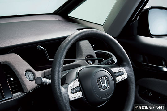 �葫�̕s���R�ȕ��̉^�]���x����Honda FIT�p�^�]�⏕���u�uHonda�E�e�b�N�}�`�b�N�V�X�e���v���ꕔ���� �`�}���`�r���[�J�����V�X�e���iMVCS�j�����Ԃւ̓K�p���g��`