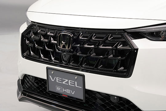 Honda�uVEZEL�v�p�����A�N�Z�T���[�uBlack Sports Style�v�𔭔�