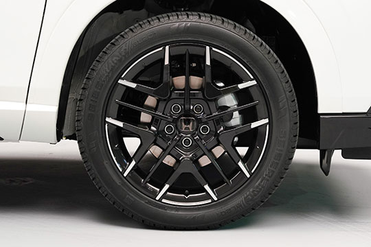 Honda�uVEZEL�v�p�����A�N�Z�T���[�uBlack Sports Style�v�𔭔�