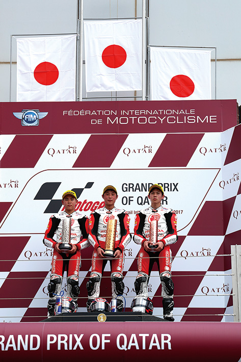 優勝の國井（中央）、2位の山中（左）、3位の埜口（右）と、表彰台を日本人ライダーが独占。今年からIATCに参戦する埜口にとっては初表彰台となった