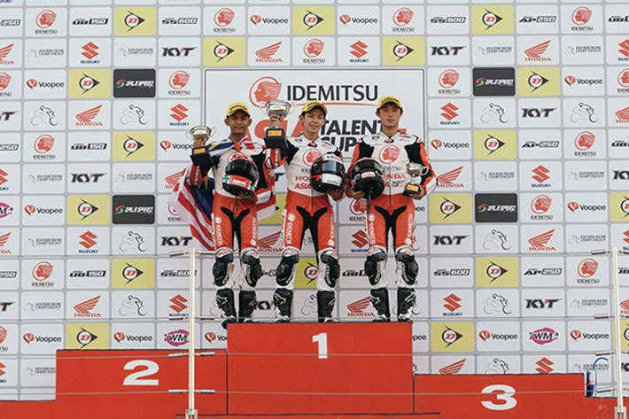 レース1では埜口遥希が優勝、2位にアズロイ・アヌア、3位に國井勇輝