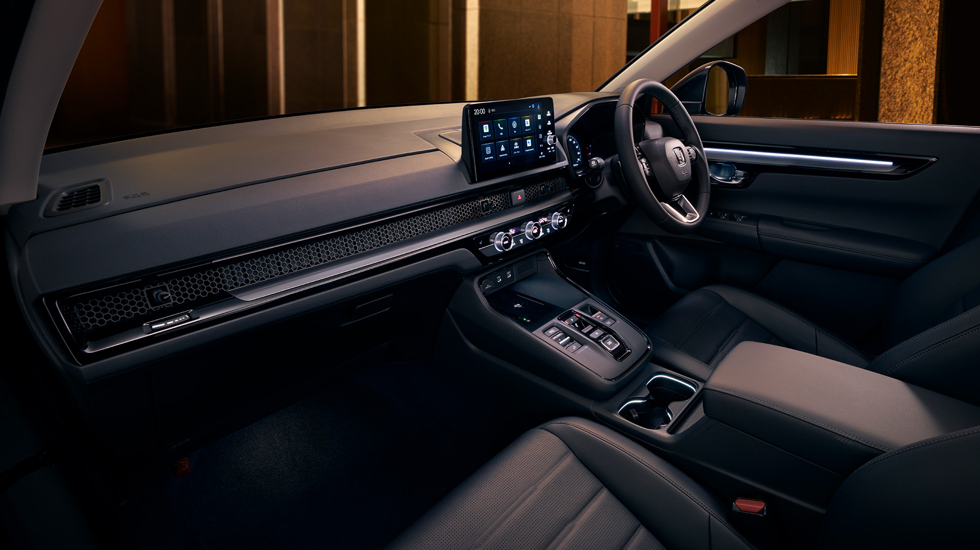 Photo：e:HEV RS（FF）　インテリアカラーはブラック