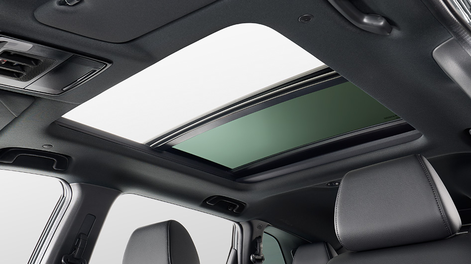 電動パノラミックサンルーフ（チルトアップ機構付フロント電動スモークドガラス〈UVカット機能付プライバシーガラス〉）