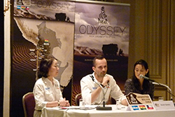 (左から)ダカール・ラリー日本事務局 志賀あけ美 代表、グザヴィエ・ガヴォリ ASOダカール・ラリー副ジェネラルマネージャー