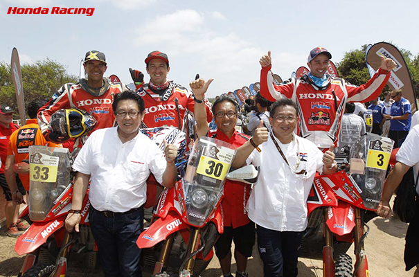 Honda Team Hrc 24年ぶりのダカールで全車完走を果たす