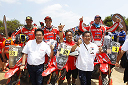 ダカールラリー2013では、出場178台中、完走97台という過酷な状況の中、TEAM HRCは3台とも完走