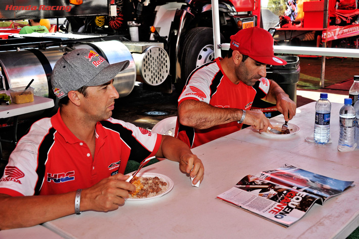 エルダー・ロドリゲス選手(左)、パウロ・ゴンサルヴェス選手(右)