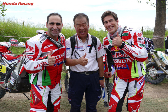 パウロ・ゴンサルヴェス、中本修平(HRC副社長)、ホアン・バレダ