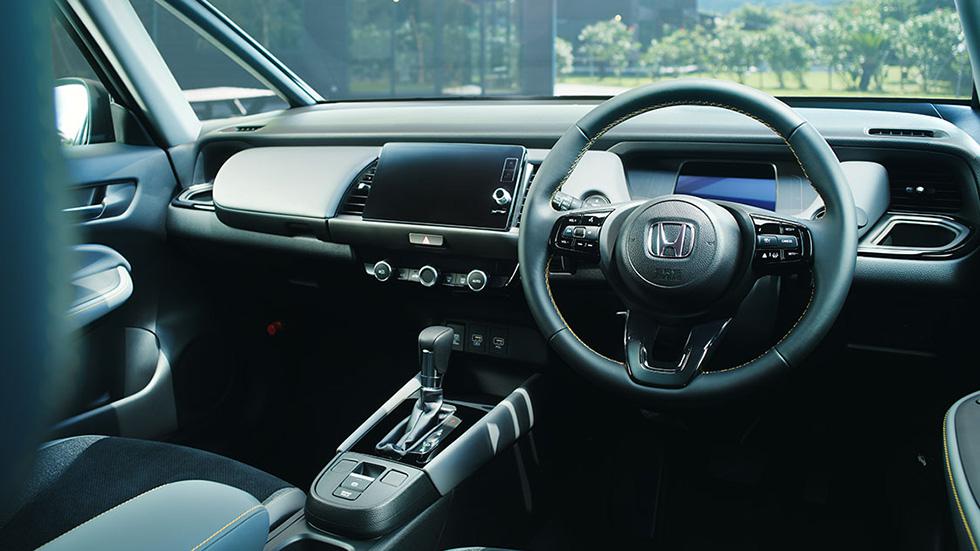 Photo：e:HEV RS　インテリアカラーはグレー　メーカーオプション装着車