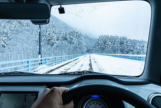 慣れない雪道運転の不安を解消！知っておきたいトラブル回避策