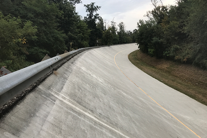 モンツァ旧コースのバンク角ってスゴイんですね!