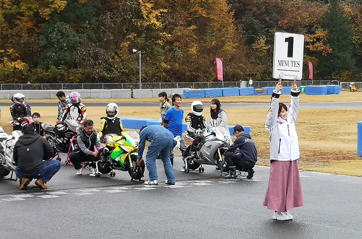 Nsf100 Hrcトロフィー 株式会社ホンダ レーシング