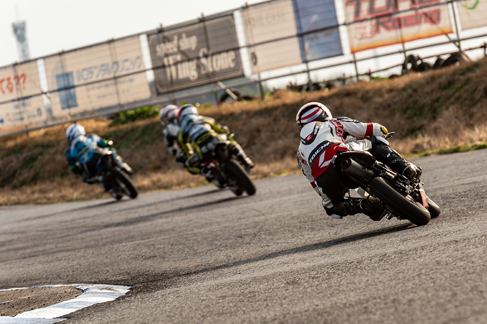 NSF100 HRC �g���t�B�[