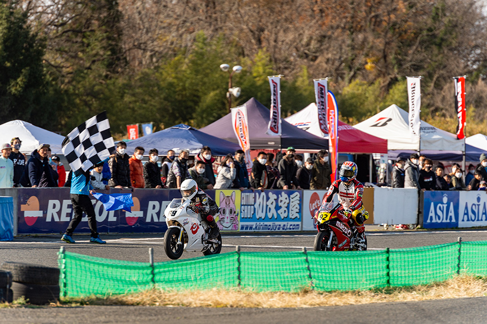 NSF100 HRC �g���t�B�[