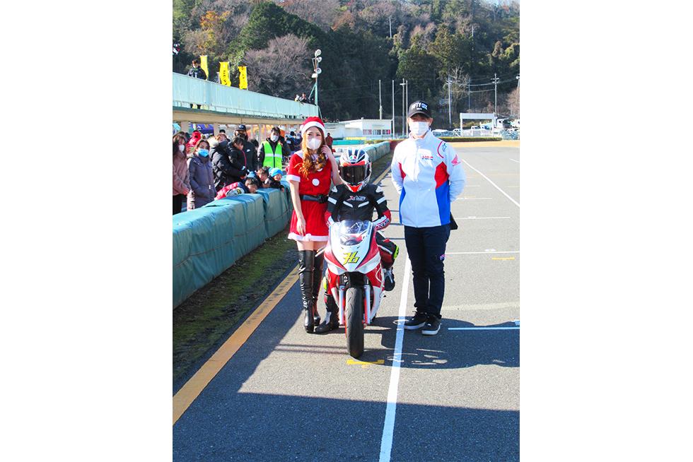 NSF100HRC�g���t�B�[5/9