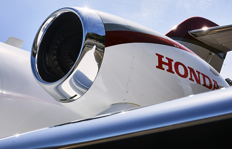 主翼上面エンジン