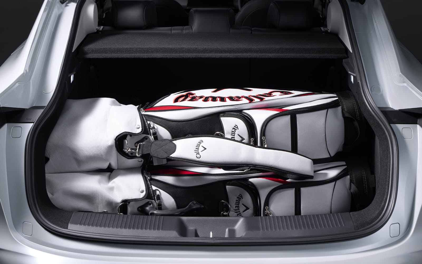 カーゴリッド下段_ゴルフバッグ3個