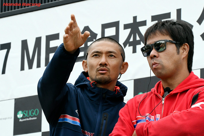 勝谷武史コーチ(左)、芹沢勝樹監督(右)